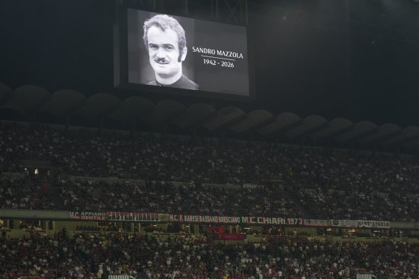 Juventus, Inter ve İtalya yıldızı Sandro Mazzola için yapılan saygı duruşunu bozan taraftarlarını kınadı