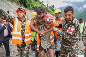 Nepal'de Sel Felaketinin 9. Gününde Hidroelektrik Tünelinde Mahsur Kalan 2 İşçi Kurtarıldı