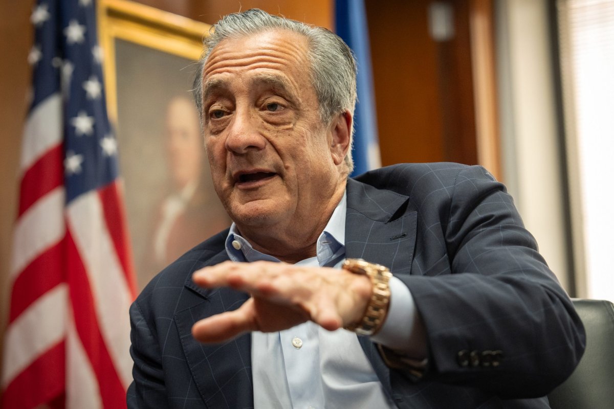 Posta servisi başkanı Trump'ın posta yoluyla oy kullanmayı sınırlama çabasının kilit bilgisayar sistemi üzerindeki çalışmanın durdurulduğunu söyledi