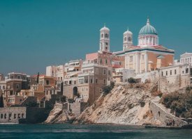 Syros'ta Yolcu Trafiğinde Güçlü Artış