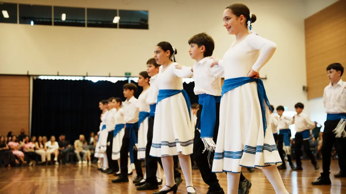 St Spyridon Koleji'nde K-6 öğrencileri Yunan kültürü ve geleneğini kutladı
