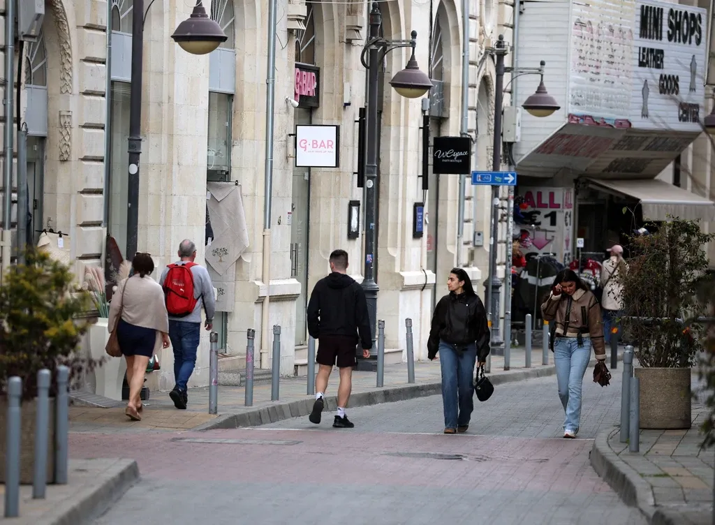 Yunanistan turizmi talep kaymasıyla baskı altında