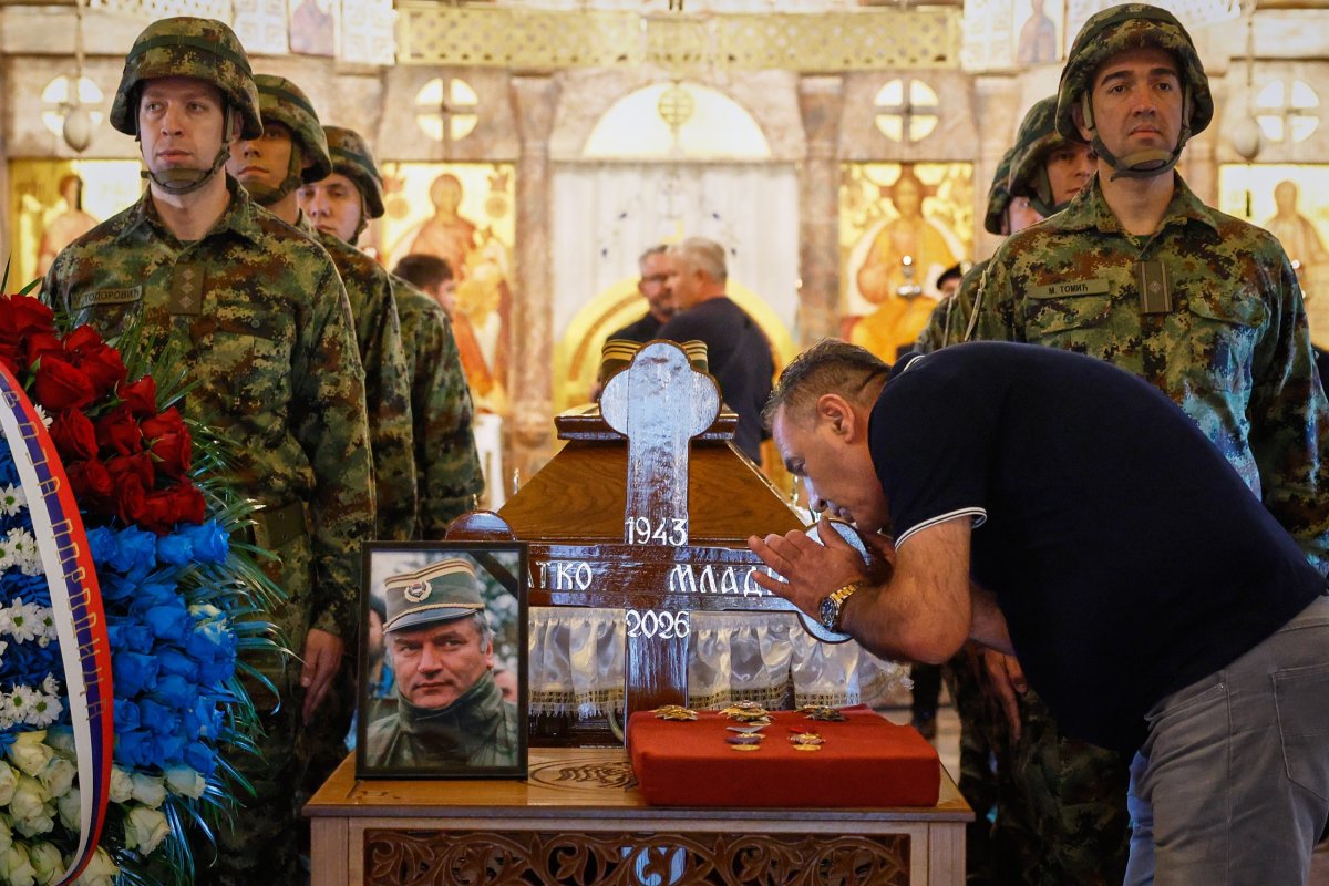 Savaş Suçlusu Mladic'in Cesedi Cenaze Öncesi Başkentte Halkın Ziyaretine Açıldı