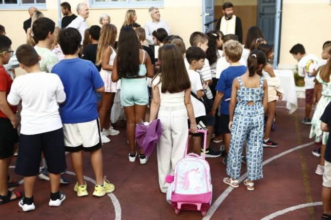 Yunanistan'da okul yılı başladı: On yılda ilk sınıfa 30 bin öğrenci azaldı