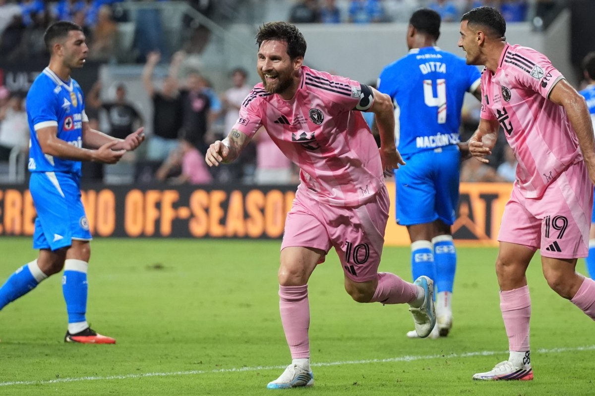 Messi Inter Miami kariyerinde 100. golü attı, Miami Cruz Azul'u 2-0 yendi