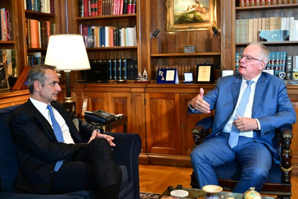 Isınma mazotu desteğine öncelik verilecek, başbakan Miçotakis başkan Tassoulas'a aylık brifingde bildirdi
