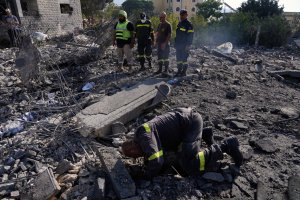 İsrail'in Güney Lübnan'daki Hava Saldırısında 9 Kişi Hayatını Kaybetti, 13 Kişi Yaralandı
