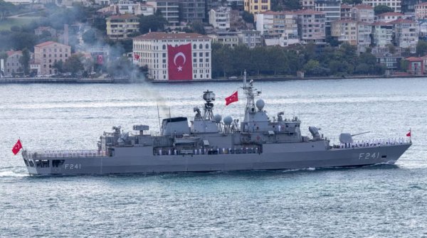 Türk askeri tatbikatı yurtiçi televizyon izleyicisi için sahnelendi