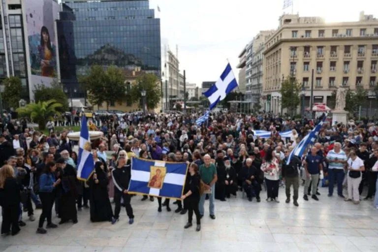 Atina'da kişisel numara karşıtı protesto ve yürüyüş (video)