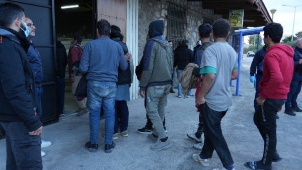 Selanik'te göçmen kaçakçılığı iddiasıyla iki Yunan sürücü gözaltına alındı