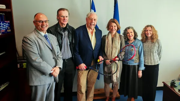 Dünyanın en yaşlı rekabetçi tenis oyuncusu hedefini Girit'e çevirdi