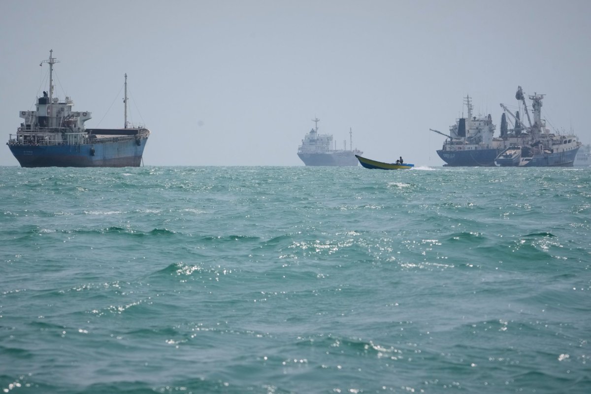 Hormuz Boğazı yakınında İran ticari gemisi vuruldu, 1 ölü: İran medyası