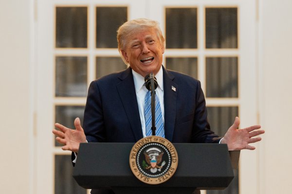 Trump 50 Eyaletin Medicaid İlaç Fiyatlandırma Modeline Katılacağını Açıkladı