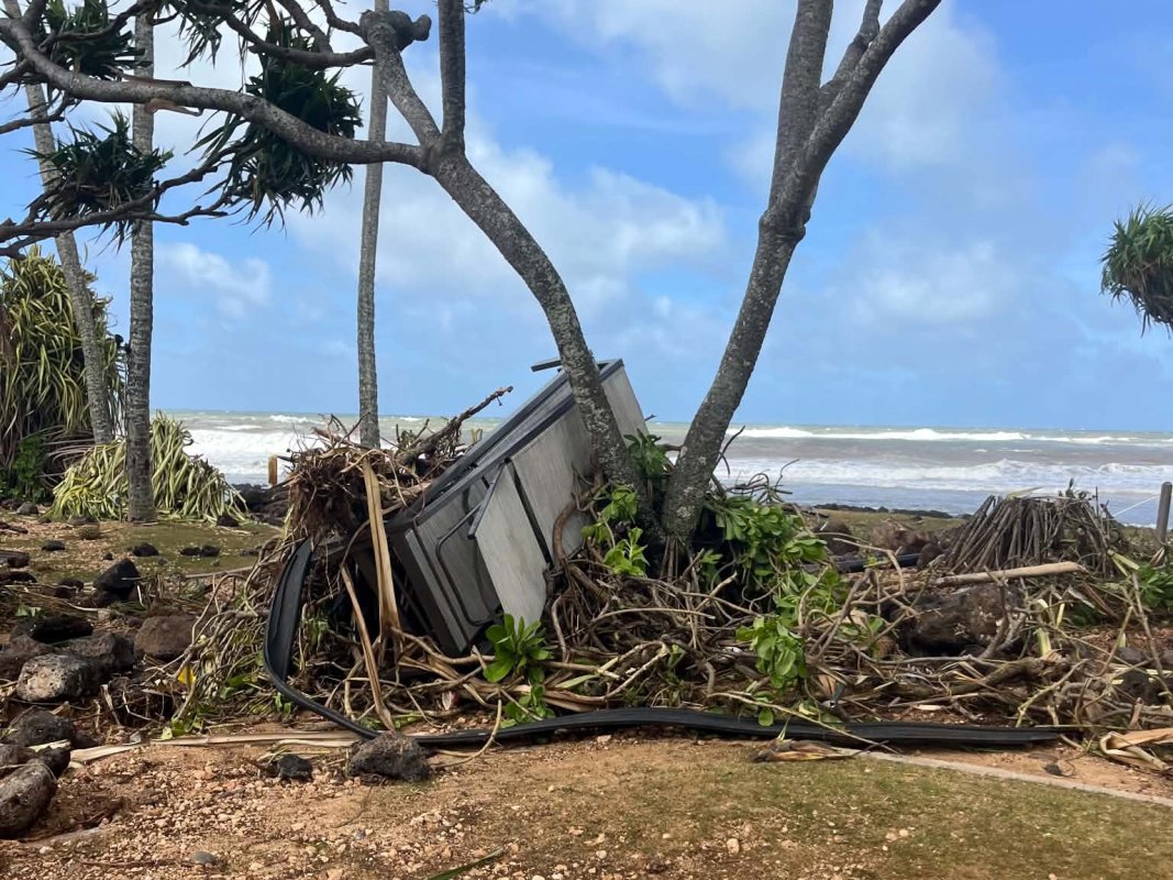 Yetkililer: Kauai Kasırga Lowell'den Kurtulurken Turistlerin Şimdilik Adayı Atlaması İstendi