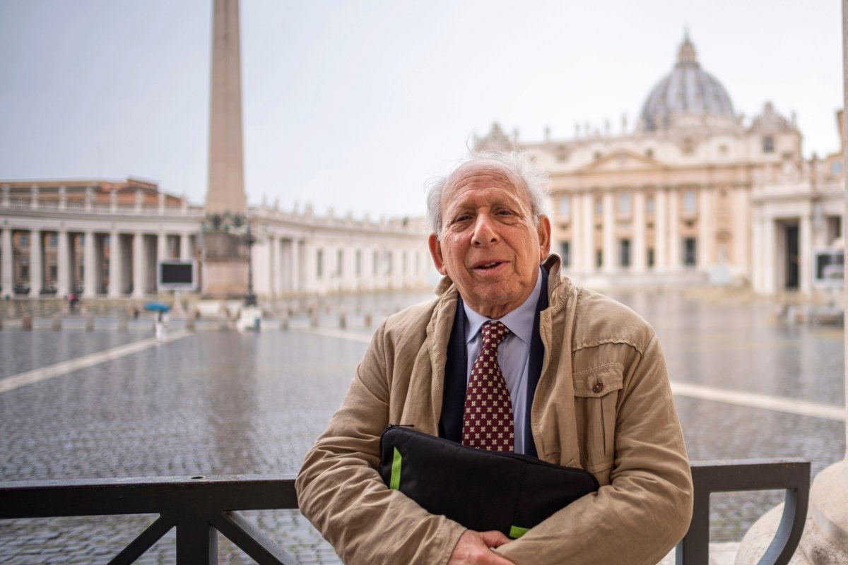 Uzun yıllar AP Roma bürosu şefi olan ve 5 papayı takip eden Victor Simpson 84 yaşında öldü
