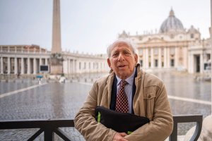 Uzun yıllar AP Roma bürosu şefi olan ve 5 papayı takip eden Victor Simpson 84 yaşında öldü