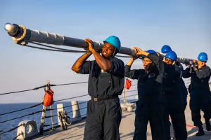ABD Donanması'nın USS Roosevelt Muhribi Suda Körfezi'nden Deniz Açıldı