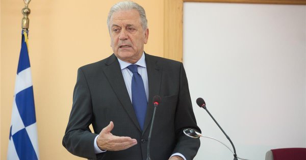 Qatargate: Yunan Parlamentosu ND milletvekili ve eski AB Komiseri'nin dokunulmazlığını kaldırdı