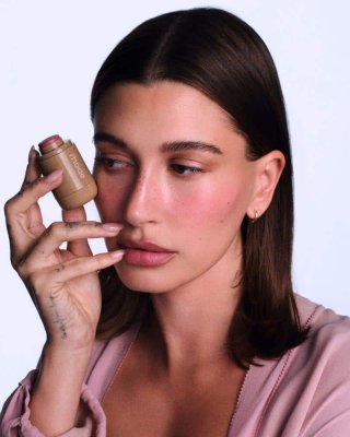 Hailey Bieber ve Alexandra Leclerc Sınırlı Sayıda Rhode Koleksiyonu Başlattı
