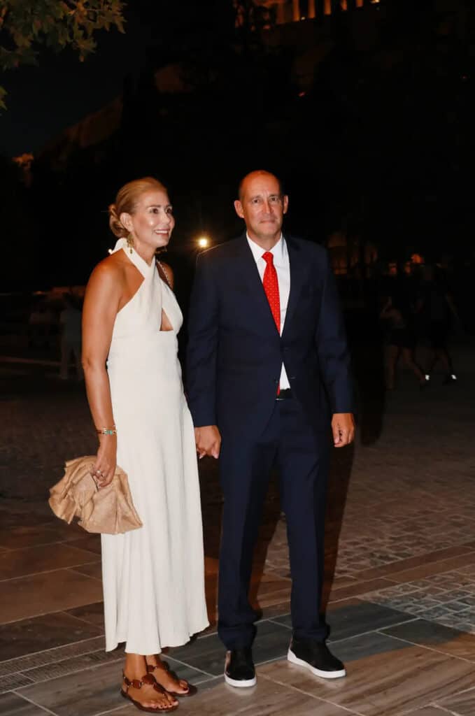 Amal Clooney joins Mitsotakis and Anna Vissi at UNESCO dinner at Acropolis Museum