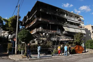 Nea Ionia'daki kafede patlayıcı yangın: yetkililer kundaklamadan şüpheleniyor