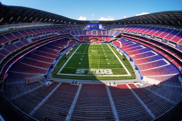 Buffalo'da ve başka yerlerde NFL oyuncuları çimin sentetik zemine göre daha iyi seçim olduğunu düşünüyor