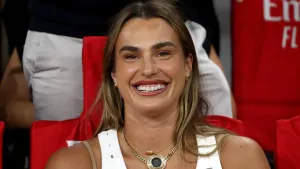 Aryna Sabalenka Yunanistan'da 'sıfırlanma' döneminde göz alıcı bikinilerle gündemde
