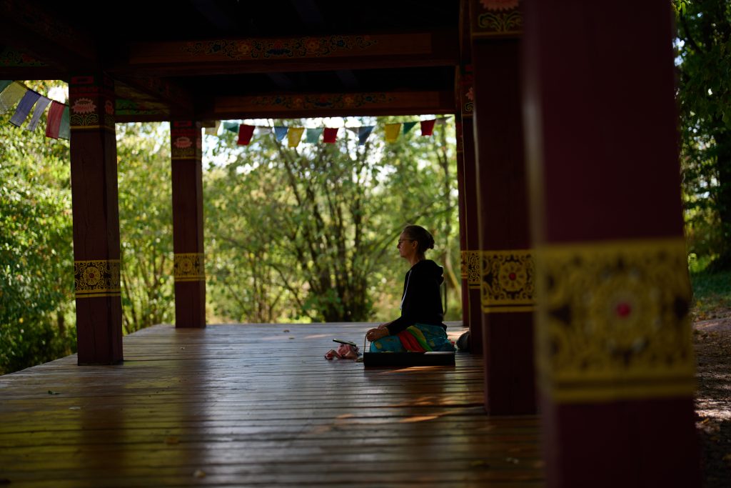 Tetyana Shevchenko meditasyon yapıyor