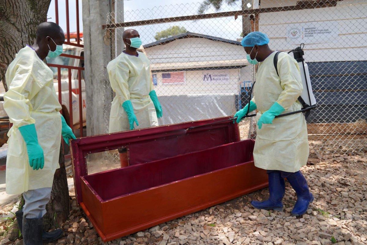 Kongo'da Ebola Cenaze Ekipleri Halkın Tepkisi, Yorgunluk ve Bulaşma Korkusuyla Mücadele Ediyor