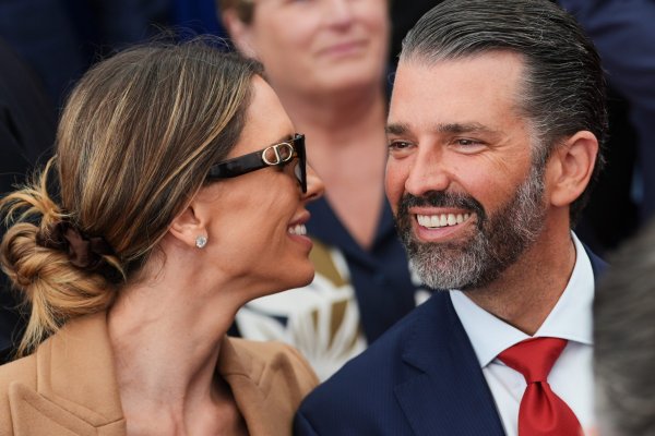 GOP senatörü John Curtis, Rus oligarkın düğün partisini finanse etmesi sonrası Trump Jr. hakkında soruşturma çağrısı yaptı