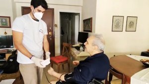 Hi, Atina'daki yaşlılar için ücretsiz evde paliatif bakım desteğini genişletiyor
