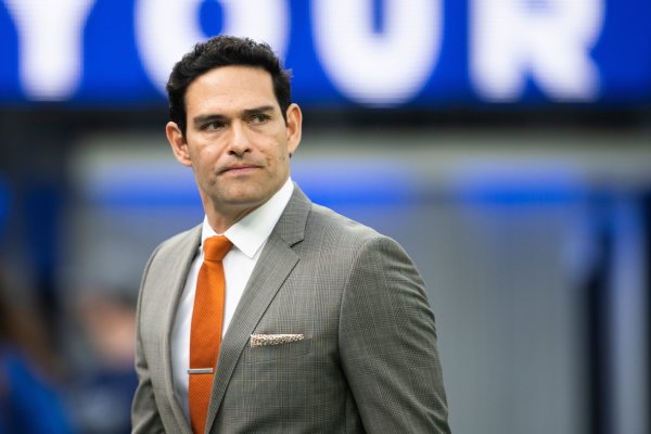 Eski Fox Sports Analisti Mark Sanchez, Otel Önündeki Kavgayla İlgili Suçlamaları Kabul Etmeyi Planlıyor