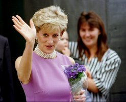 Buckingham Sarayı, Prenses Diana'nın kardeşinin kitabındaki iddialara sert tepki gösterdi