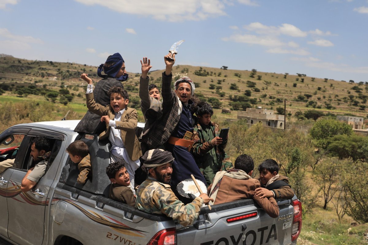 Yemen'de Husiler Kızıldeniz'de daha fazla stratejik adayı ele geçirdi, deniz ticaret yollarındaki kontrolünü sıkılaştırdı