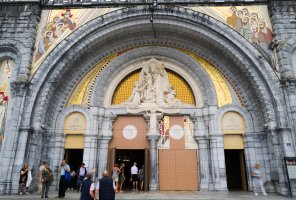 Papa Leo Lourdes'e gidiyor: Katolikliğin en ünlü hac yerlerinden biri hakkında bilmeniz gerekenler