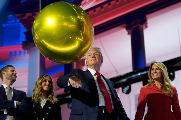Cumhuriyetçiler Trump'ın Sıradışı Ara Seçim Kurultayı İçin Dallas'ta Toplanıyor