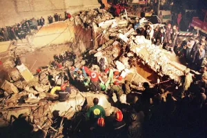 27 Yıl Önce Atina'yı Sarsan 5.9 Büyüklüğündeki Deprem: 143 Can Kaybı ve 50 Bin Evsiz