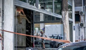 Atina'nın Göbeğinde El Bombalı Saldırı: İki İş Yeri Dakikalar İçinde Hedef Alındı