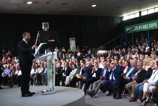 Yunan milletvekili Myrto Korovesi resmen PASOK'a katıldı; parti merkeze açılıyor, Attika'da turlar başlıyor