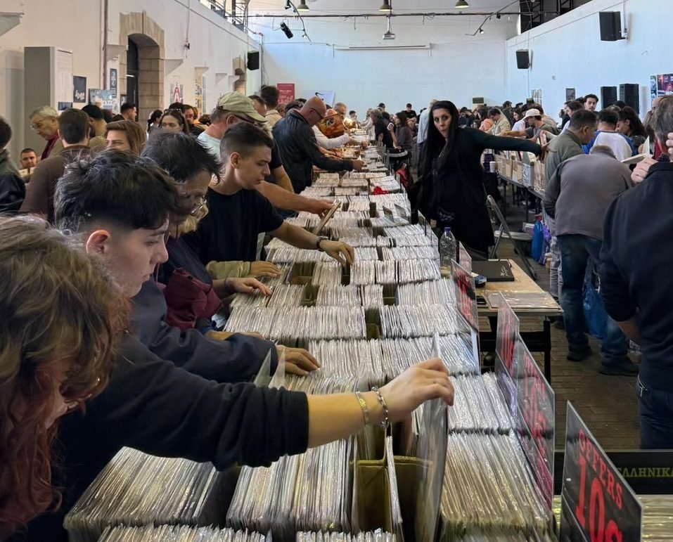 Atina'da vinil plak yeniden yükselişte: Koleksiyoncuların profili gençleşti