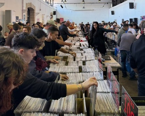 Atina'da vinil plak yeniden yükselişte: Koleksiyoncuların profili gençleşti