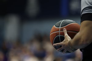 Basketbol maç manipülasyonu davasının ilk sanığı, eski hakem Petros Papapetrou tutuklandı