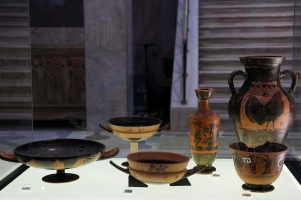 İsrail, yasa dışı çıkarılan 22 Yunan antik eserini Yunanistan'a geri verdi