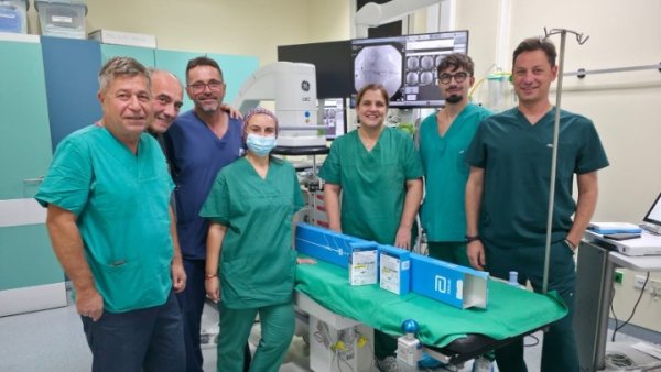 Selanik'teki Papageorgiou Hastanesi, Kuzey Yunanistan'ın ilk kablosuz kalp pilini taktı