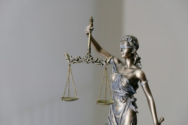 Yunanistan'ın adalet reformlarına OECD raporunda övgü: Vatandaş odaklı hizmette öne çıkan başarılar