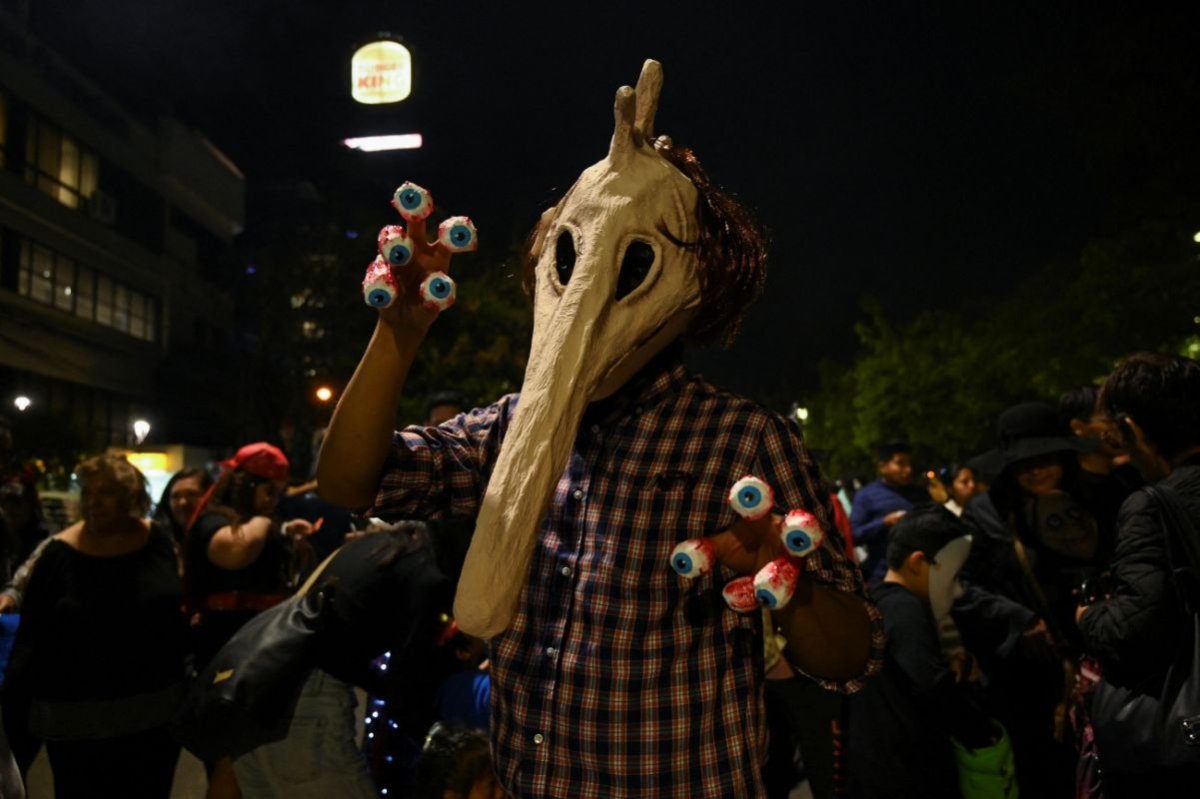 Yunanlar Halloween'i kendi tarzına çevirdi: Atina'da korkudan çok melankoli