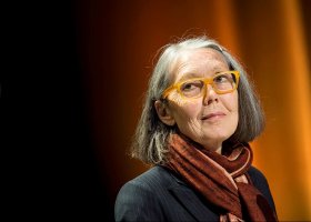 Kanadalı şair ve klasikçi Anne Carson'ın yapıtlarında Antik Yunan bugünün sorularına dönüşüyor