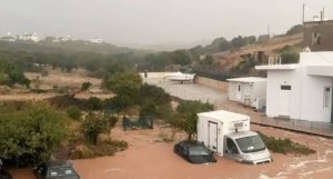 Girit'te şiddetli sel: yollar nehre döndü, kırmızı alarm sürüyor