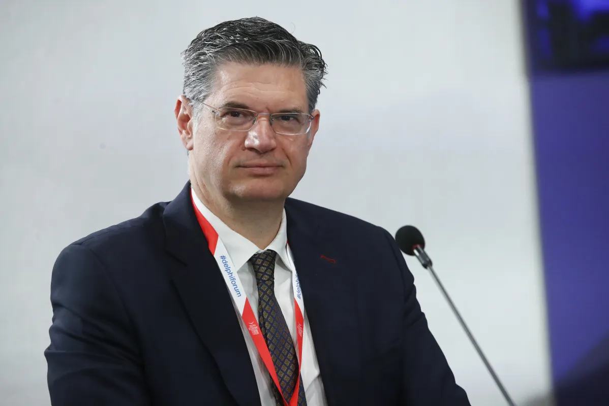 Yunan milletvekili Dionysis Kalamatianos istifa ederek Yunan Sol Birliği ELAS'a destek verdi
