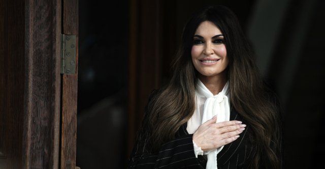 Yunanistan'daki ABD Büyükelçisi Kimberly Guilfoyle, ödenmemiş restoran hesabı haberinin kaldırılmasını istedi
